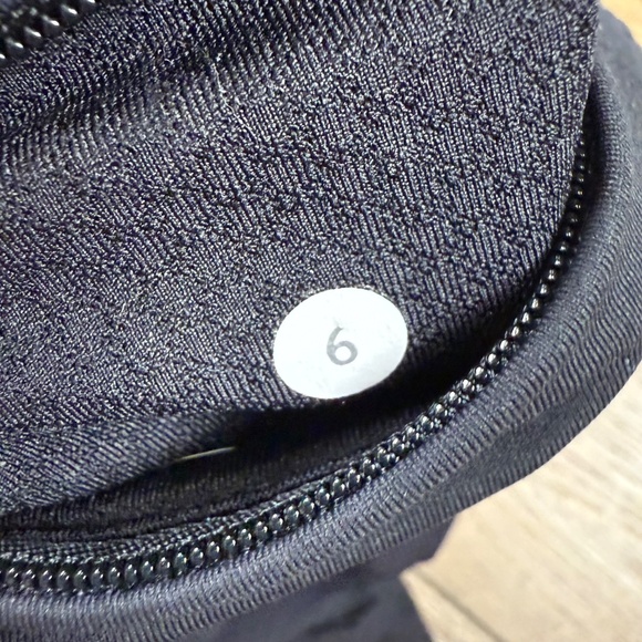 Lululemon Run Your Heart Out Crop Leggings Black 6 Stretch, Pockets, 20" Inseam - Picture 9 of 11